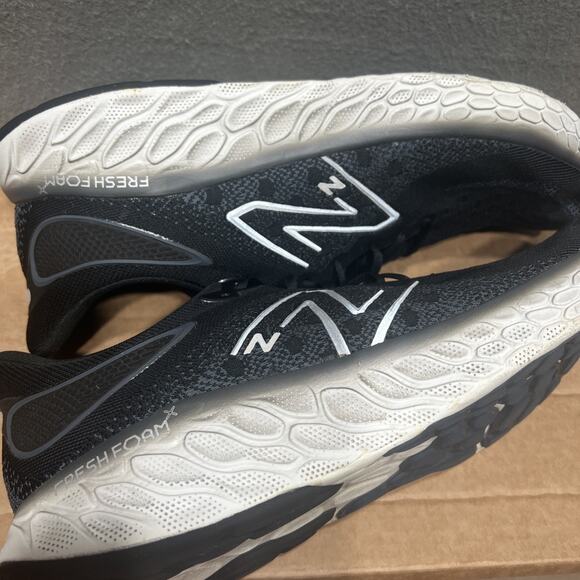 New Balance Fresh Foam X 1080 Black/White Lace-Up Running Sneakers Mens Size 16